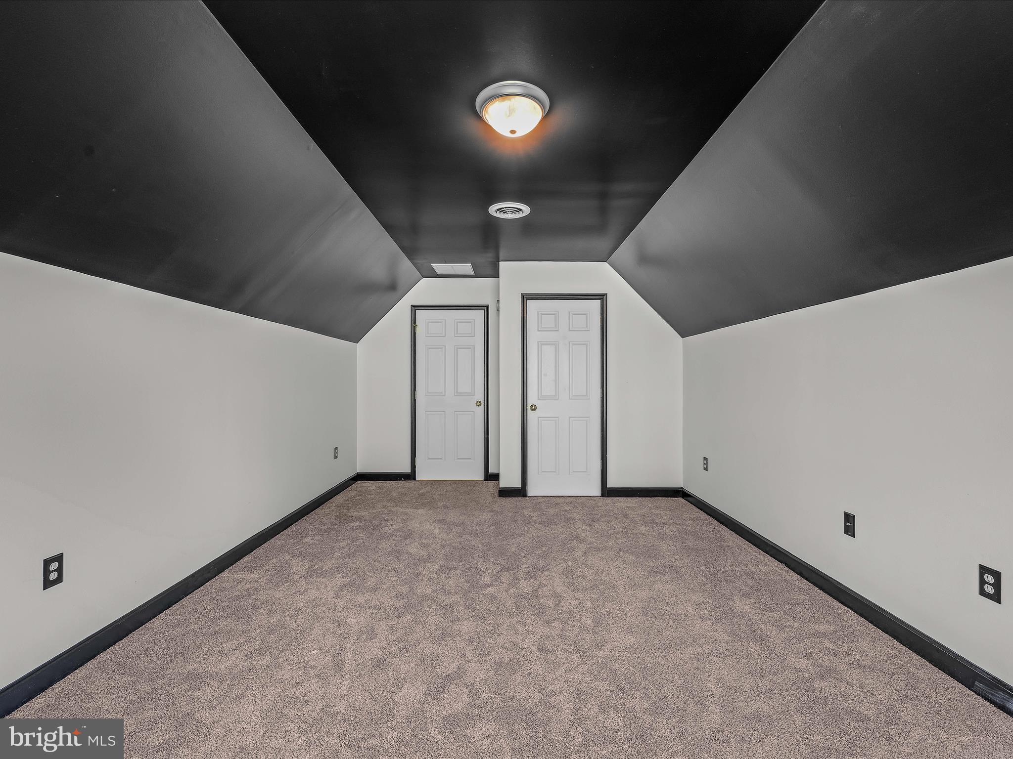 HIDDEN RIVER - Residential