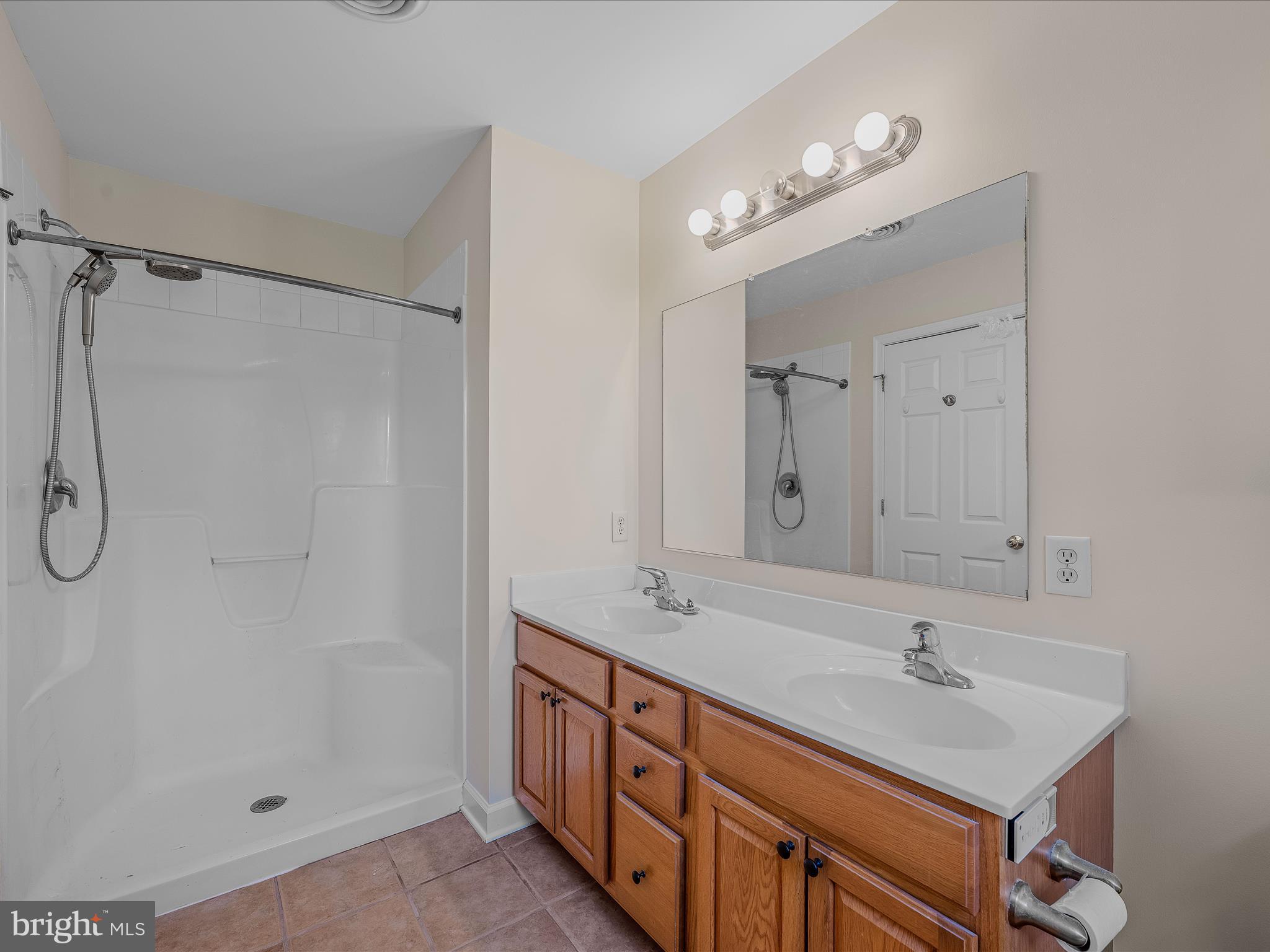 HIDDEN RIVER - Residential