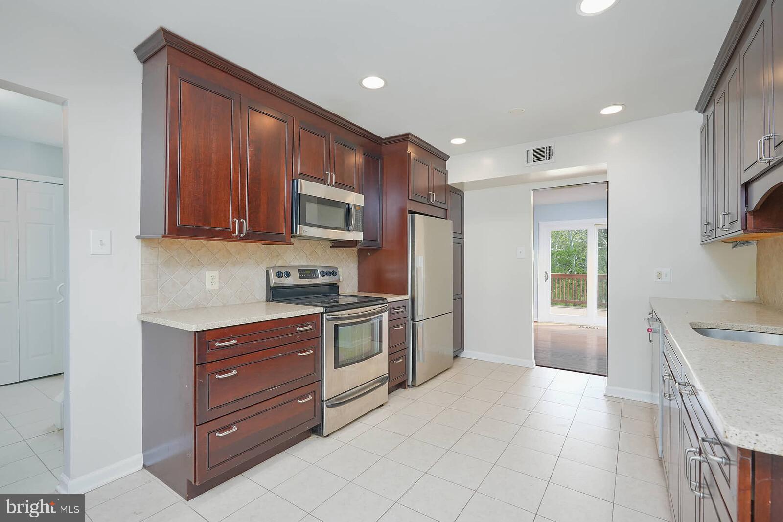 ROCKSHIRE TOWNHOMES - Residential