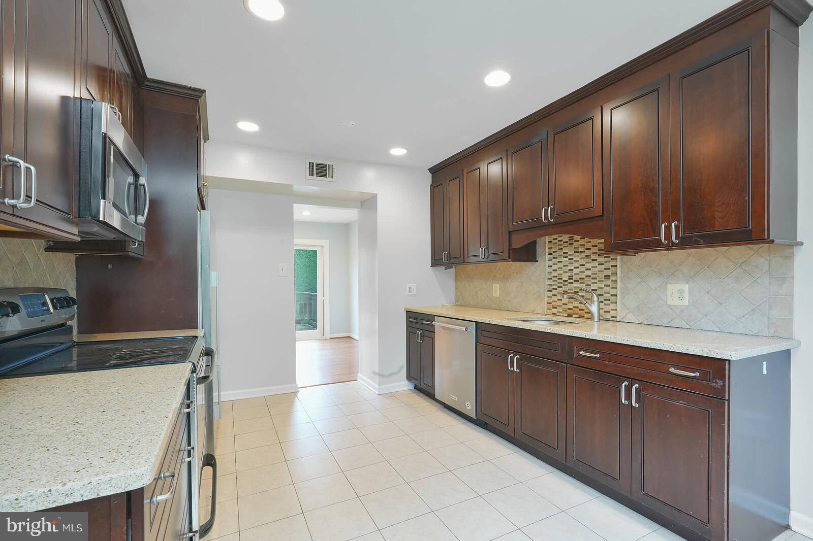 ROCKSHIRE TOWNHOMES - Residential