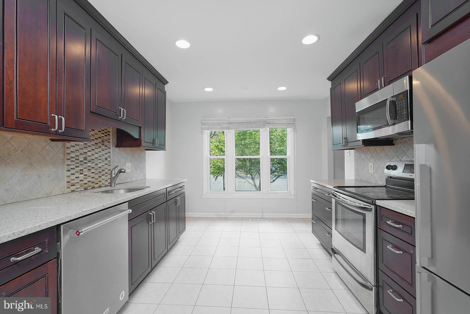 ROCKSHIRE TOWNHOMES - Residential