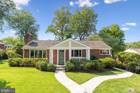 Photo of 2814 Spencer Road, Chevy Chase, MD 20815 (MLS # MDMC2142610)