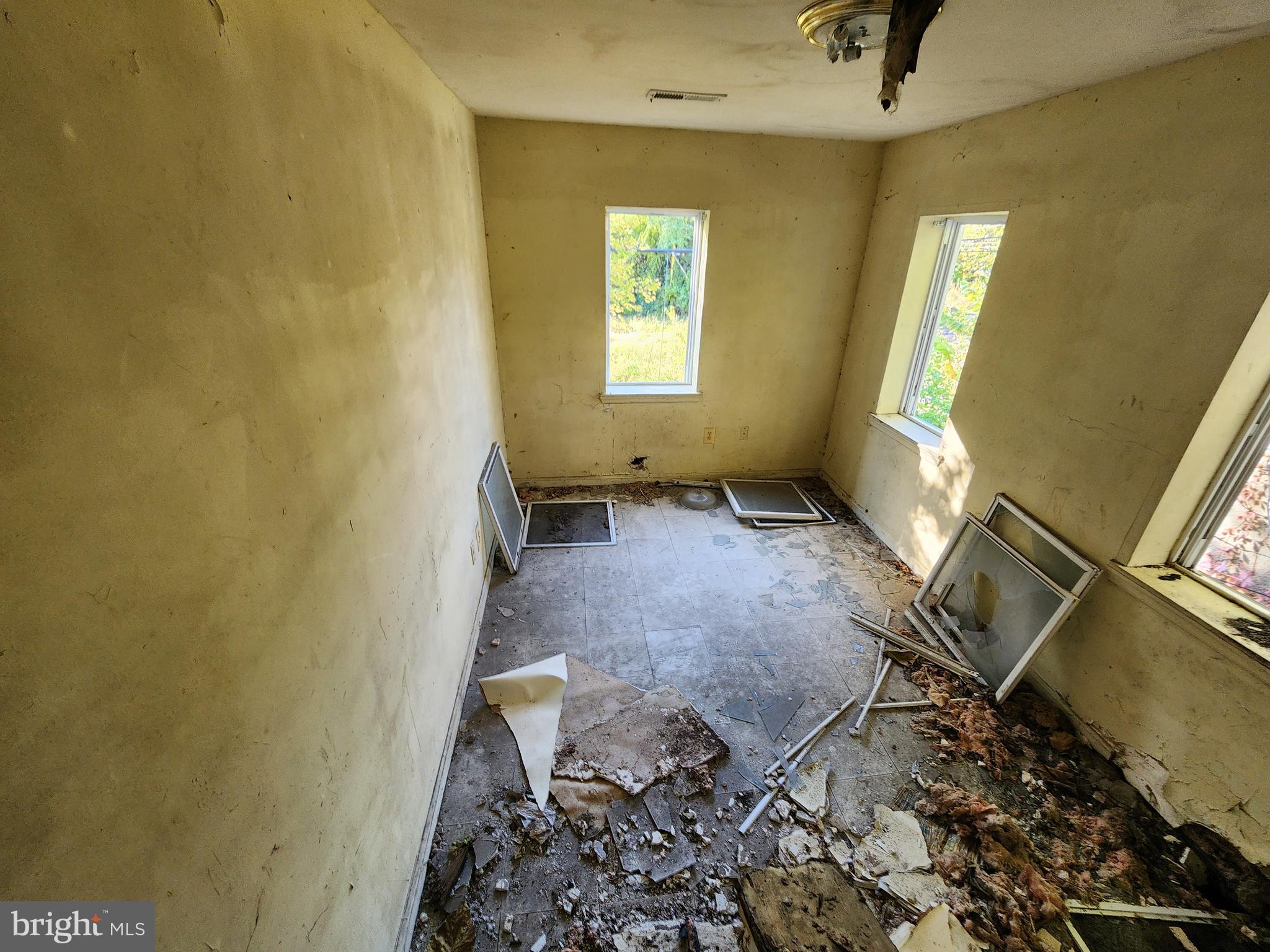 SANDTOWN-WINCHESTER - Residential