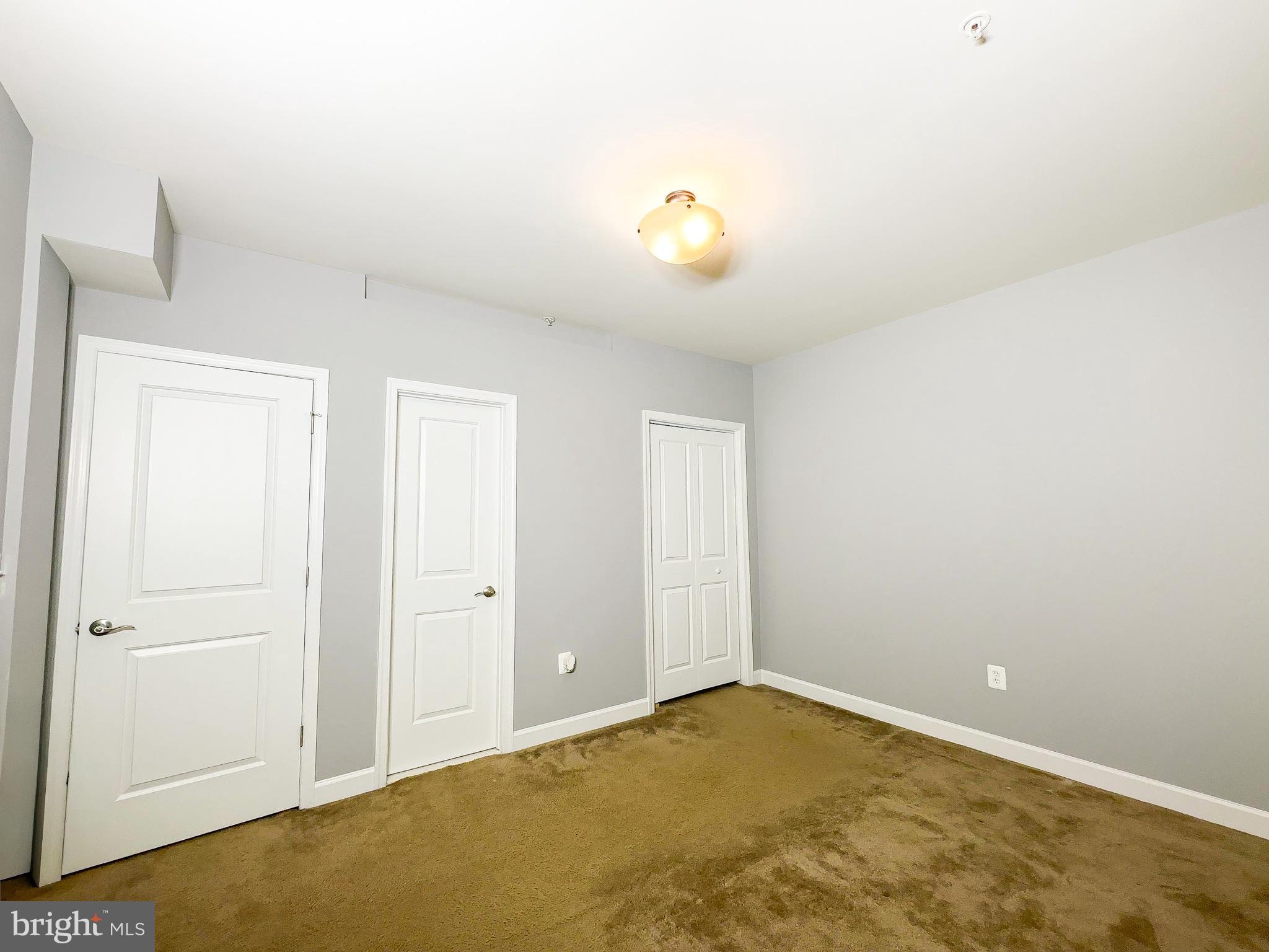 OAK CREEK SINGLES - Residential