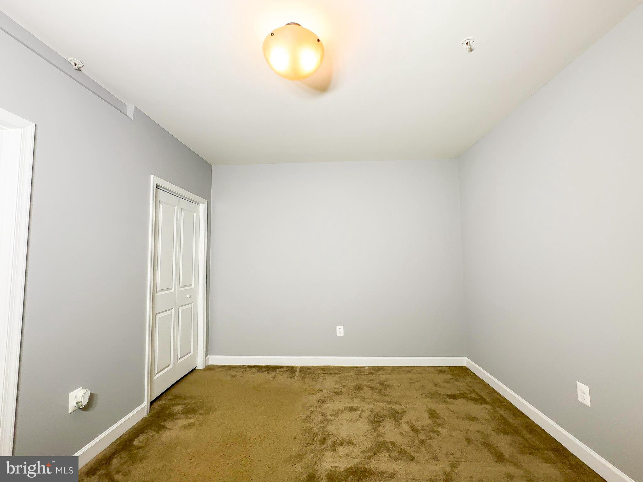 OAK CREEK SINGLES - Residential