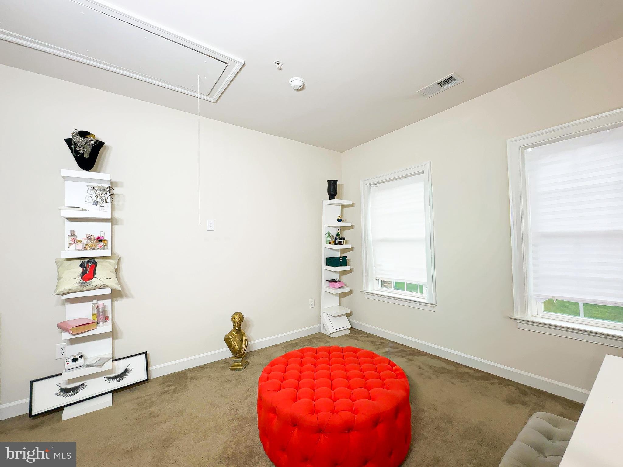 OAK CREEK SINGLES - Residential