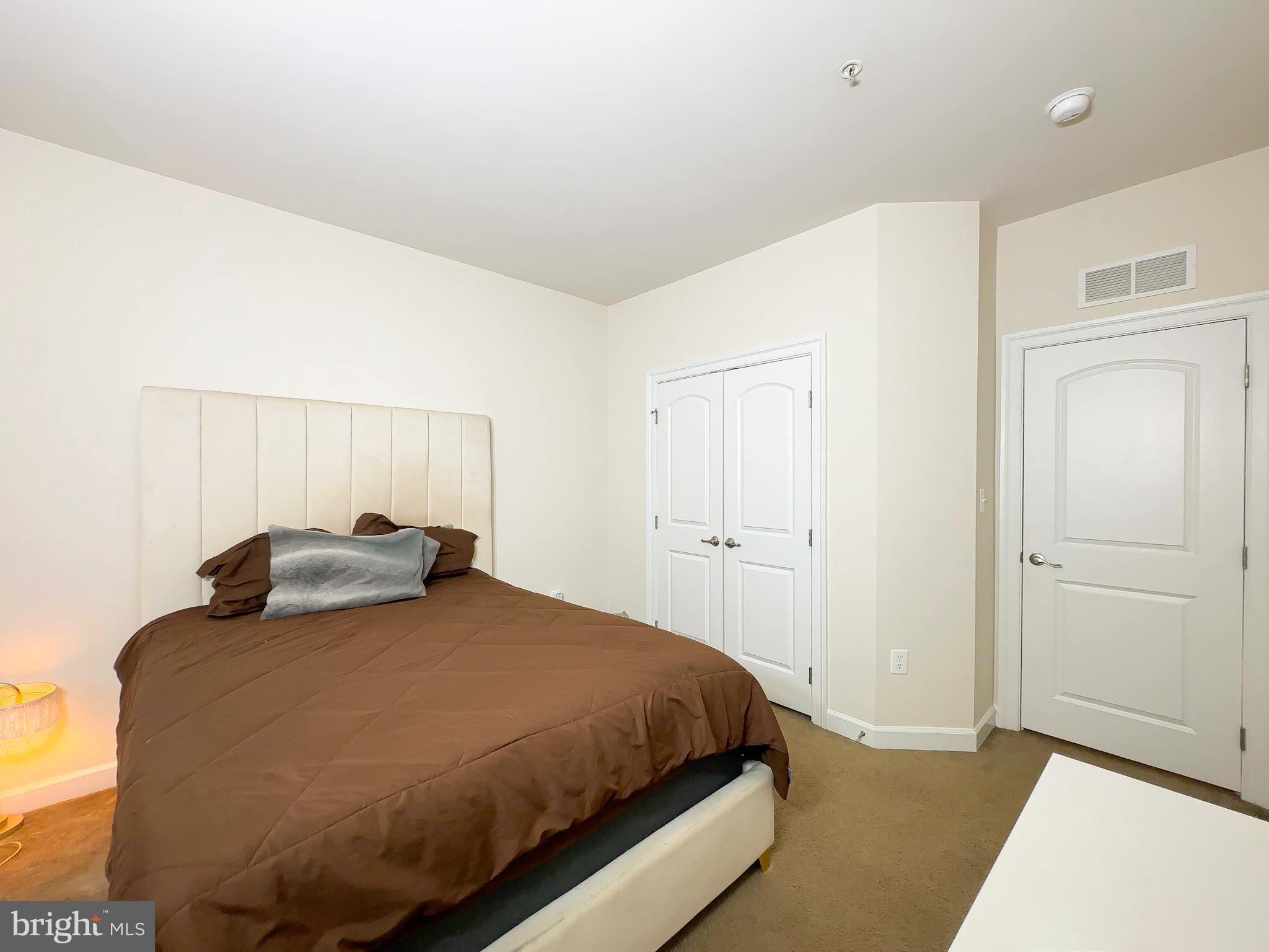 OAK CREEK SINGLES - Residential