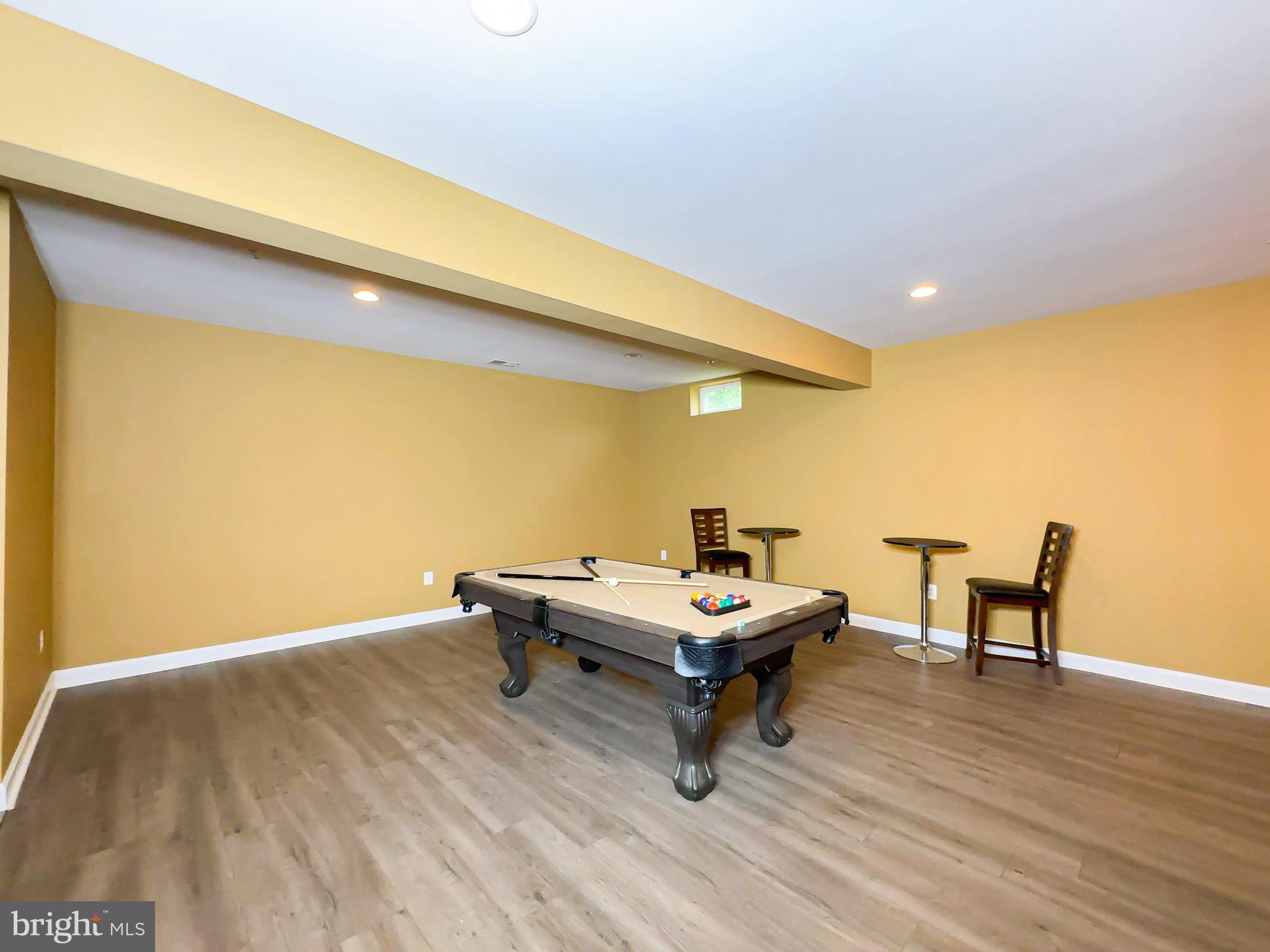 OAK CREEK SINGLES - Residential