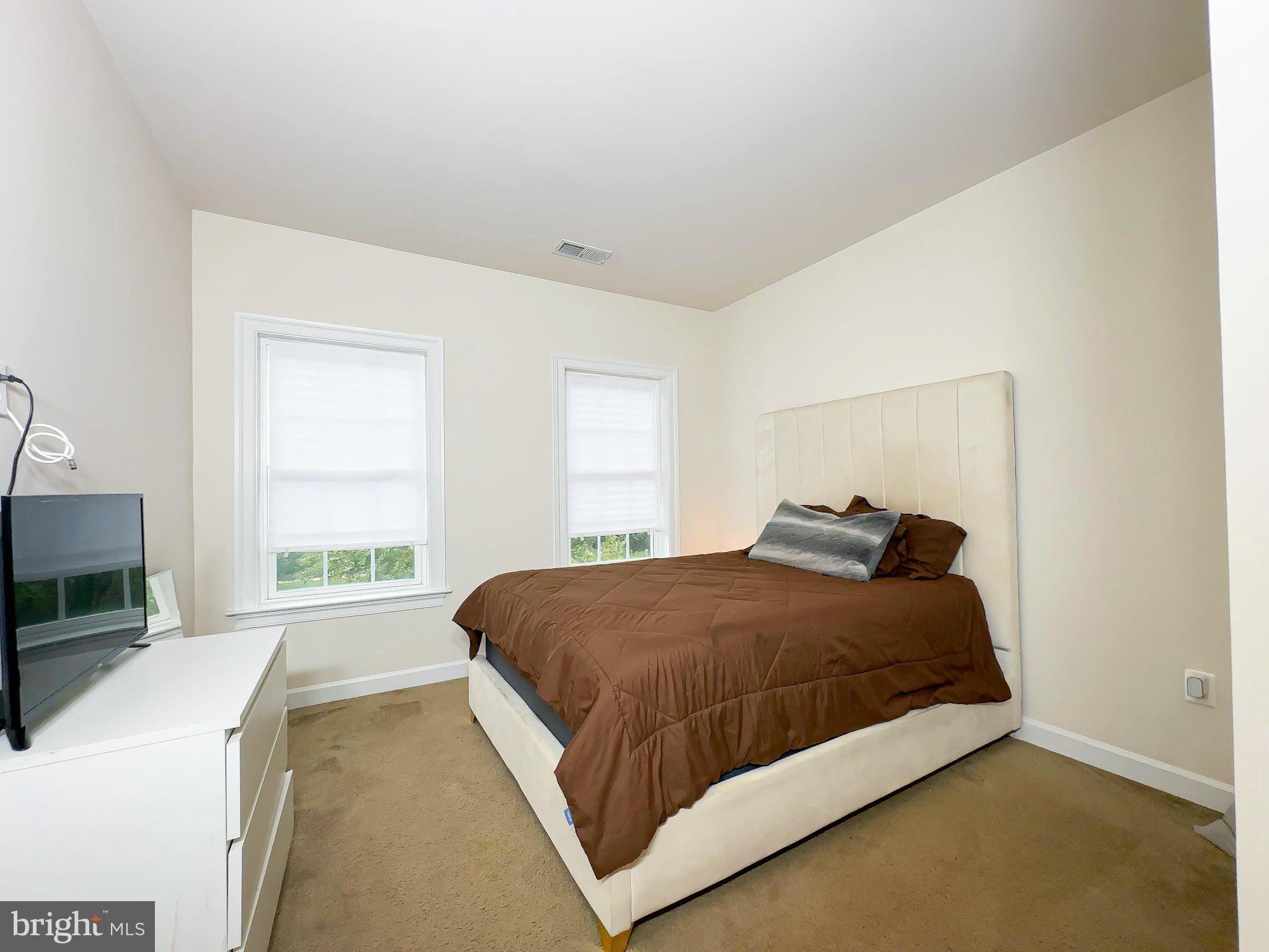 OAK CREEK SINGLES - Residential