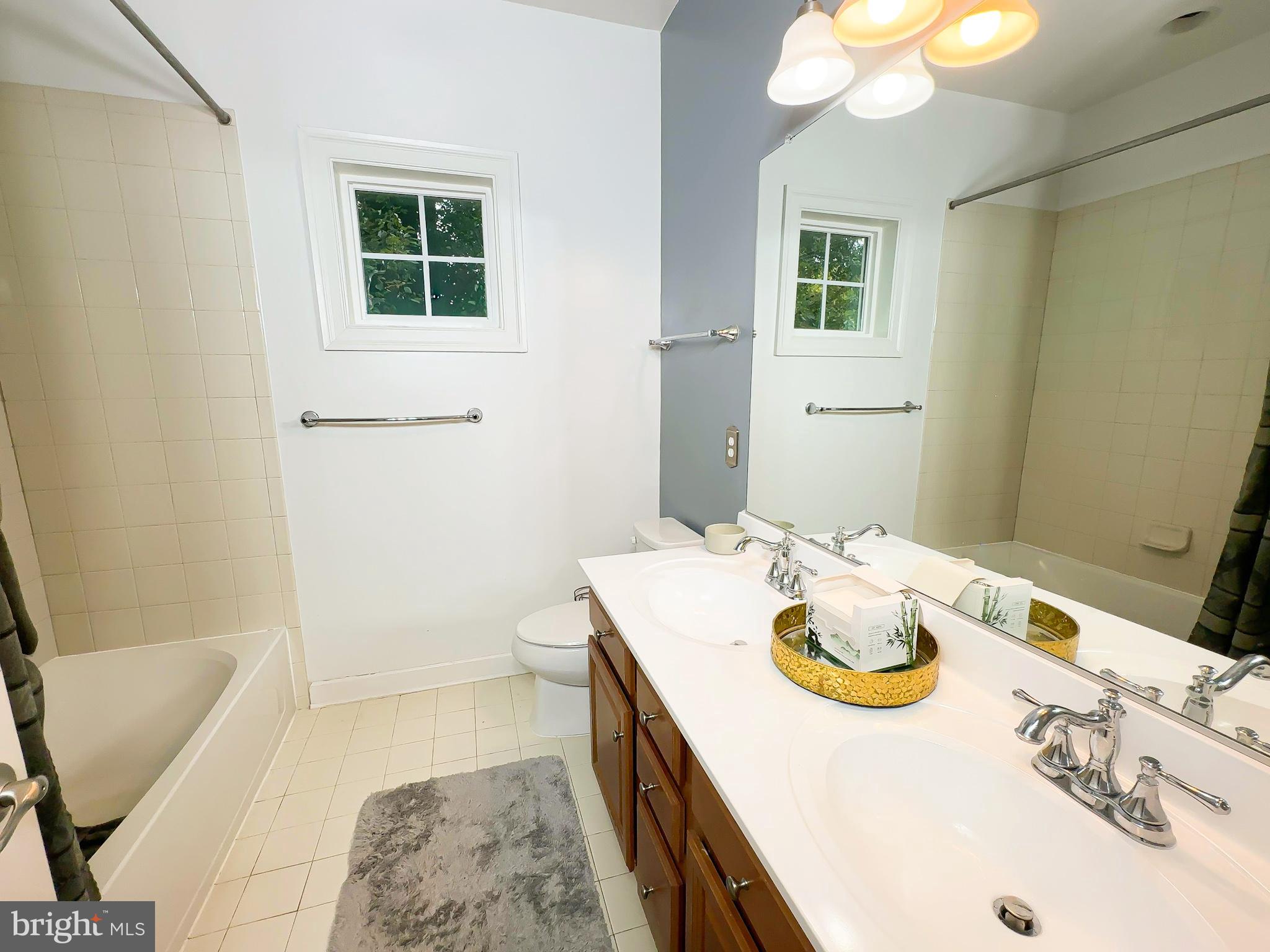 OAK CREEK SINGLES - Residential