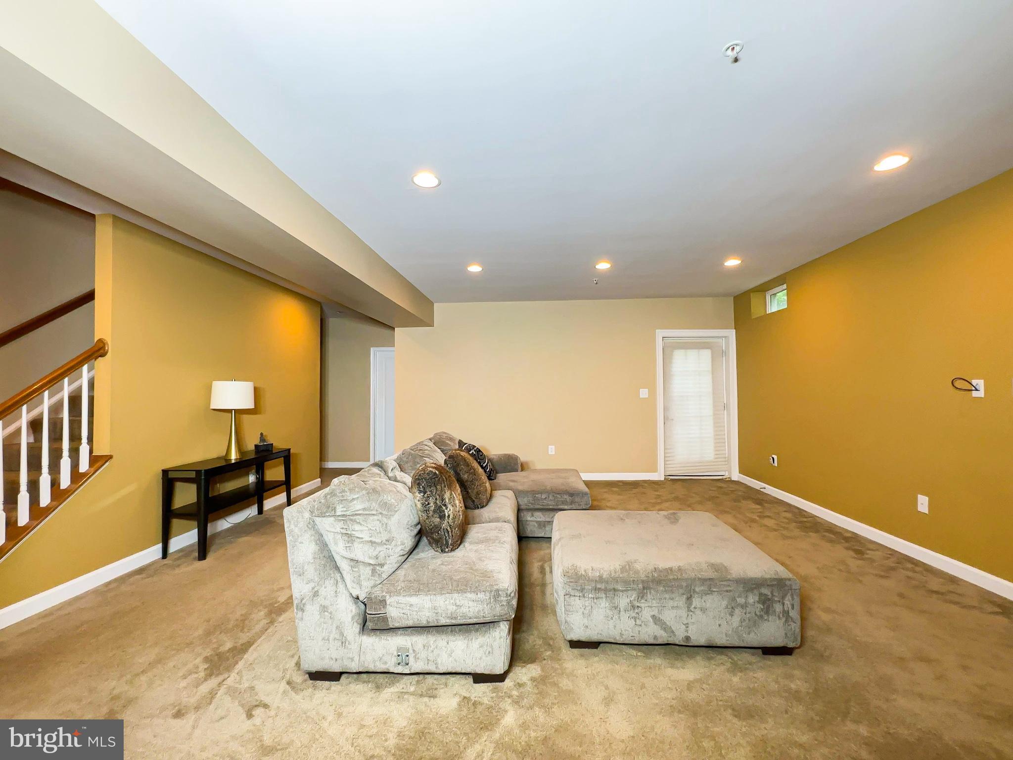 OAK CREEK SINGLES - Residential