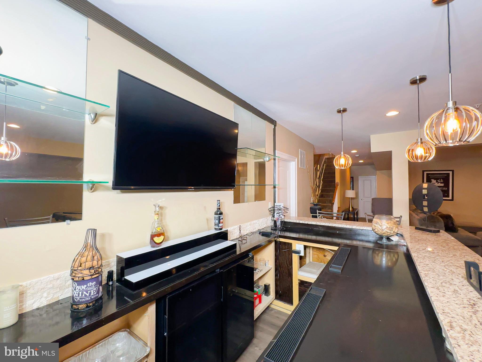 OAK CREEK SINGLES - Residential