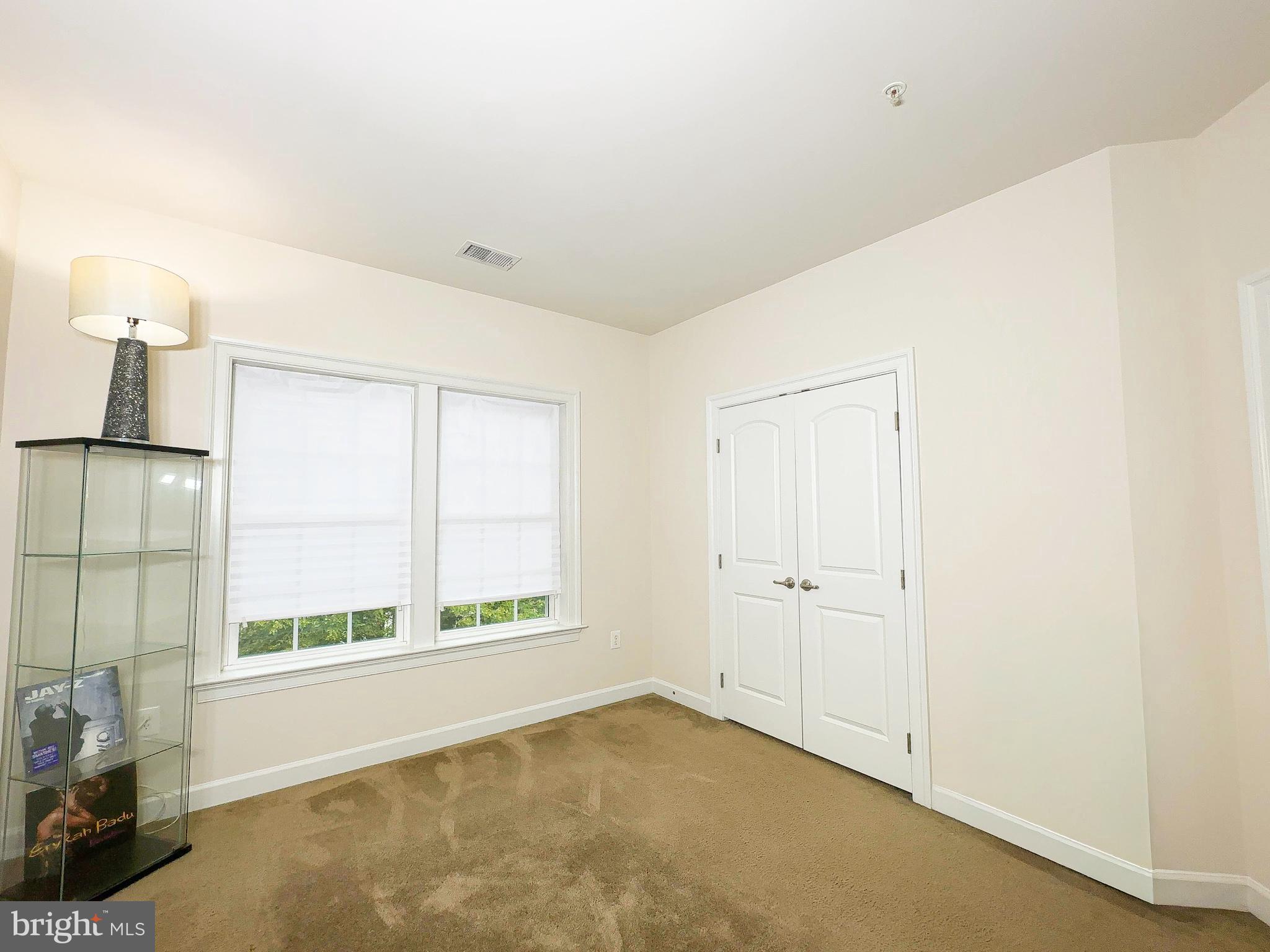 OAK CREEK SINGLES - Residential