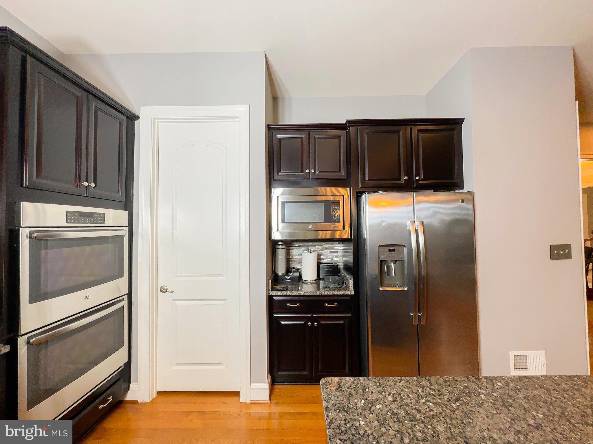 OAK CREEK SINGLES - Residential