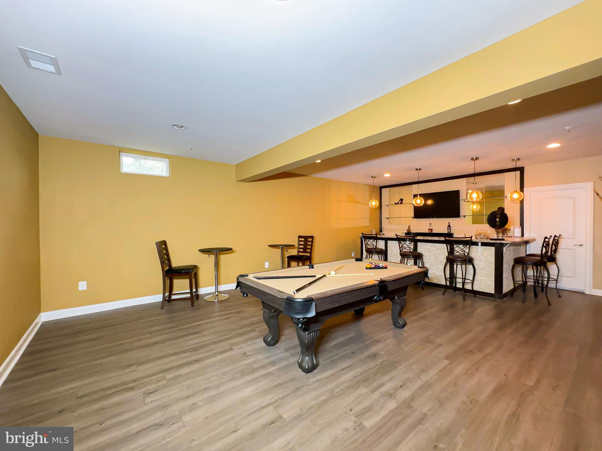 OAK CREEK SINGLES - Residential