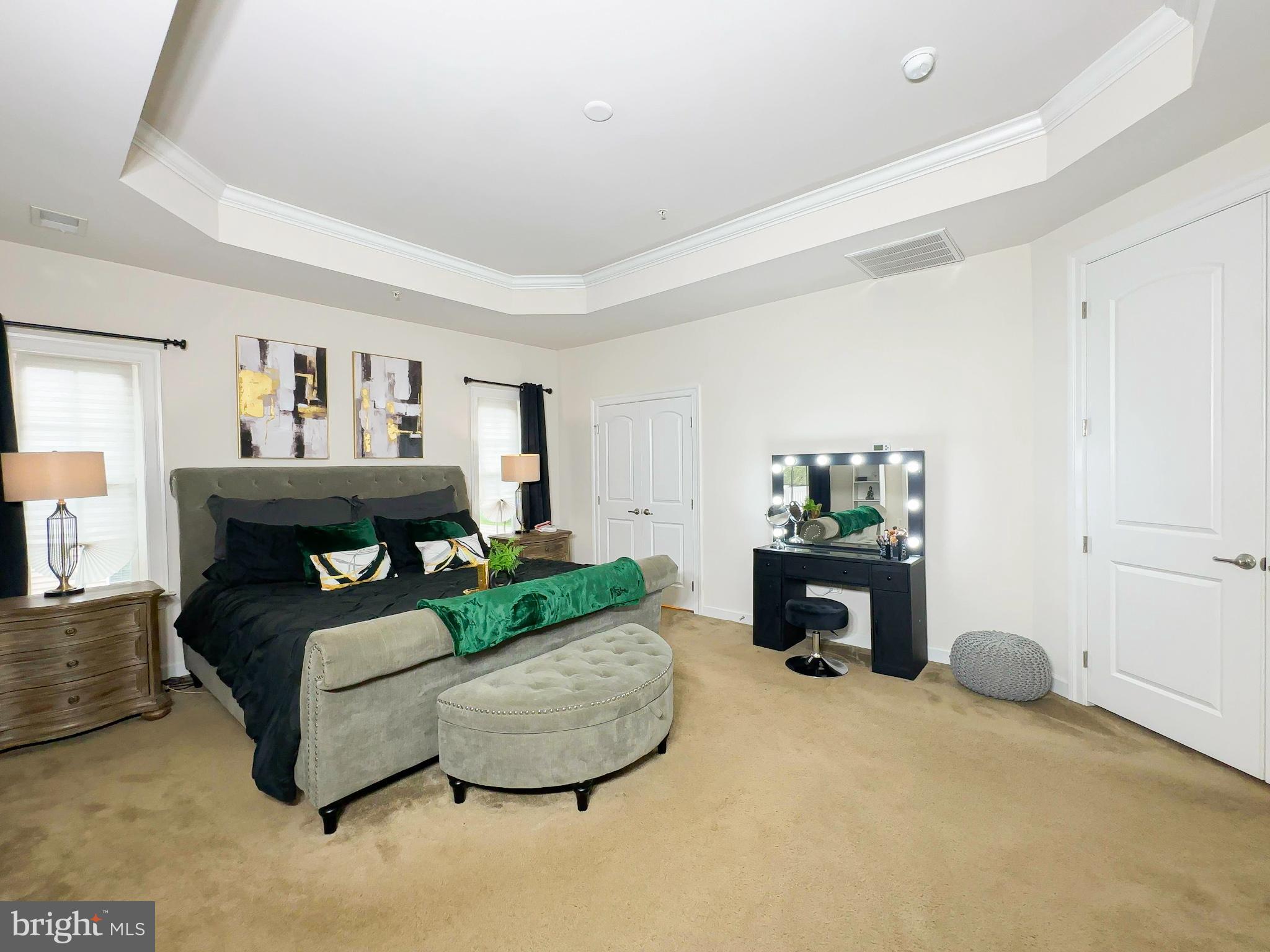 OAK CREEK SINGLES - Residential