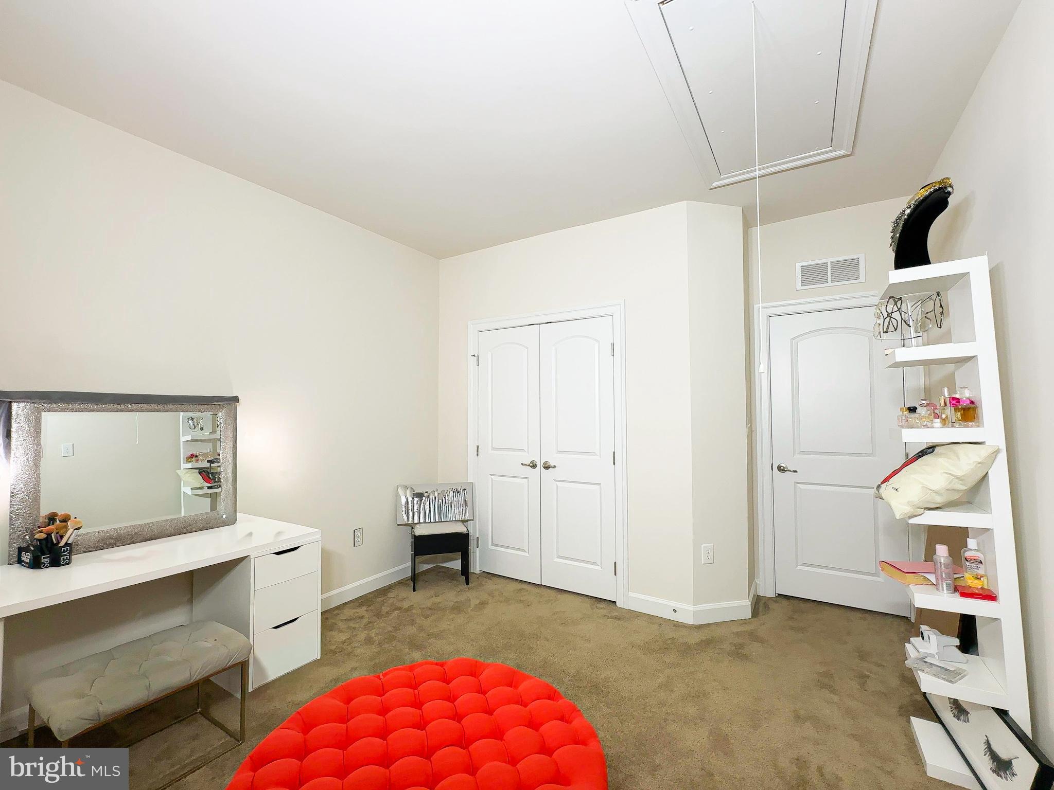 OAK CREEK SINGLES - Residential