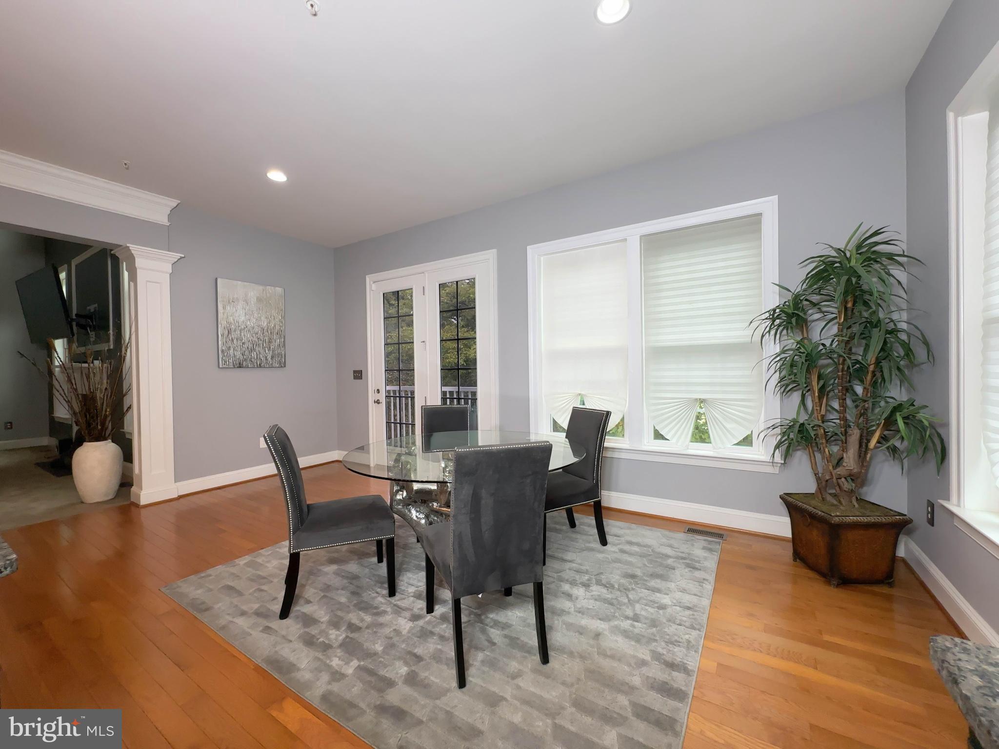 OAK CREEK SINGLES - Residential