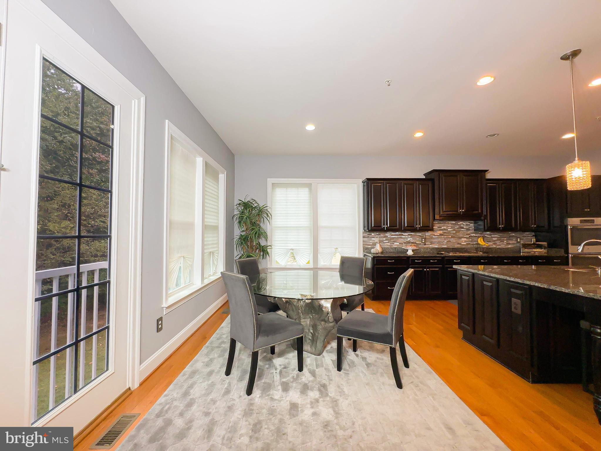 OAK CREEK SINGLES - Residential