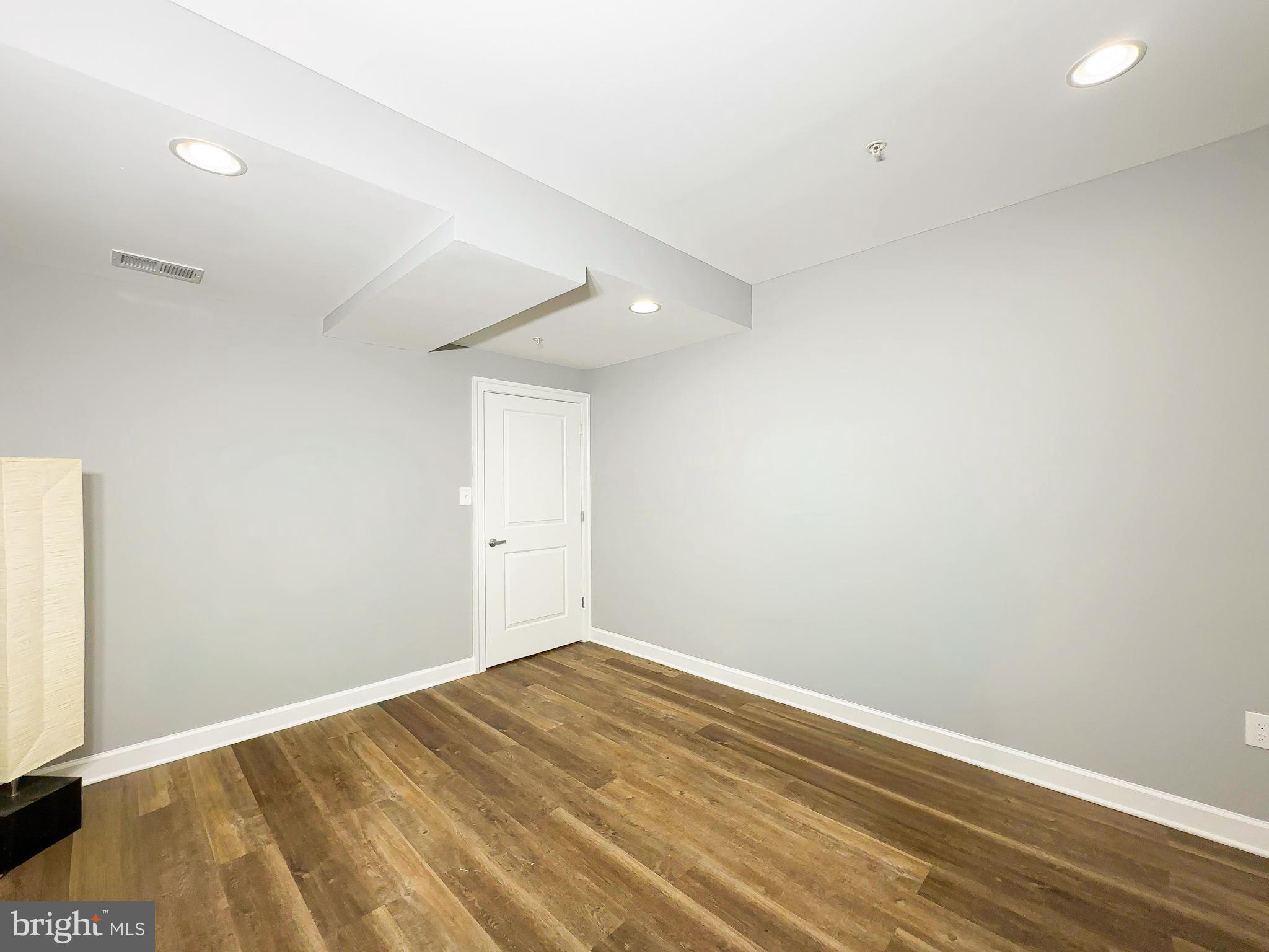 OAK CREEK SINGLES - Residential