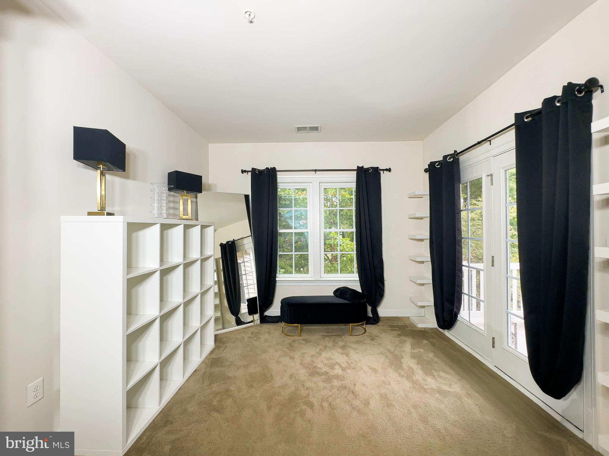 OAK CREEK SINGLES - Residential