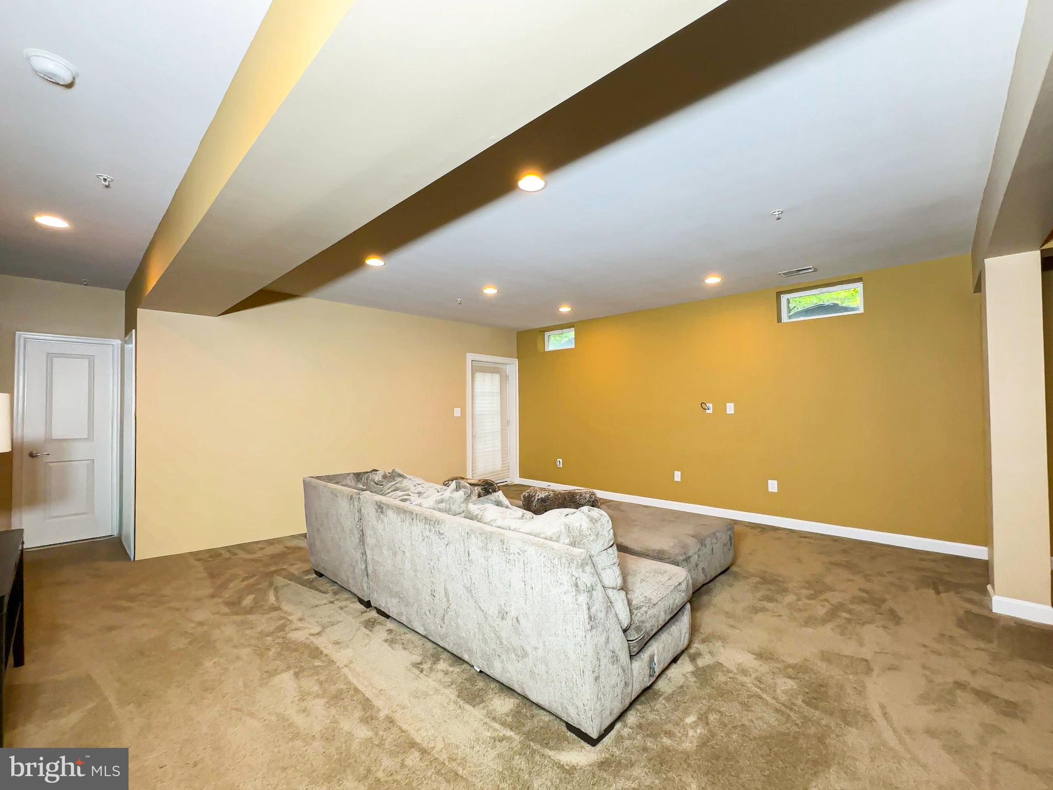 OAK CREEK SINGLES - Residential