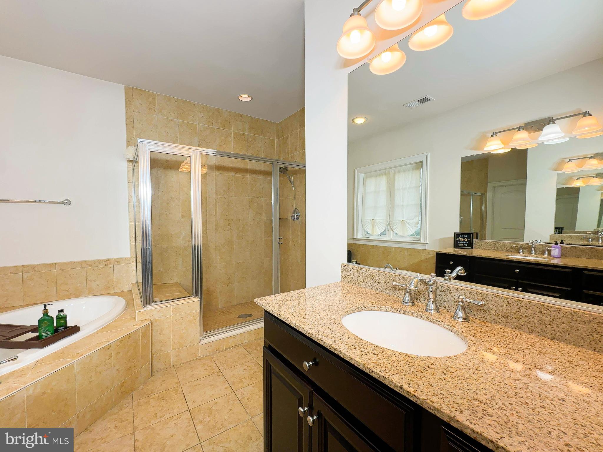 OAK CREEK SINGLES - Residential