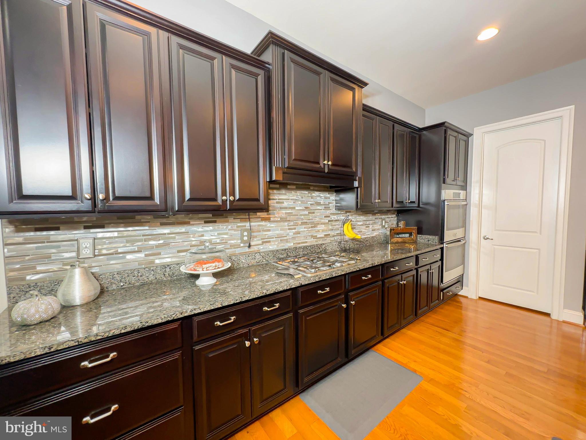 OAK CREEK SINGLES - Residential