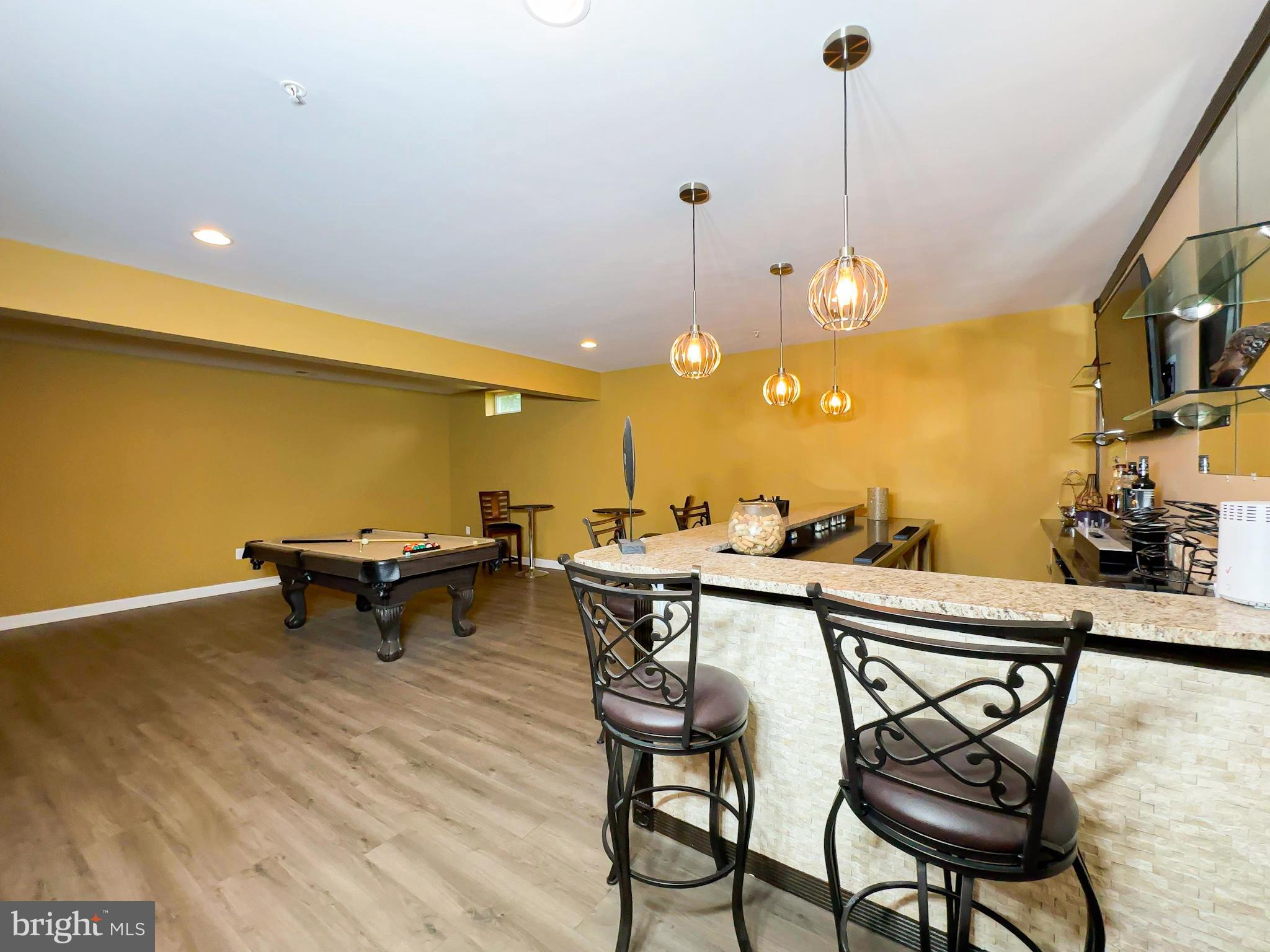 OAK CREEK SINGLES - Residential