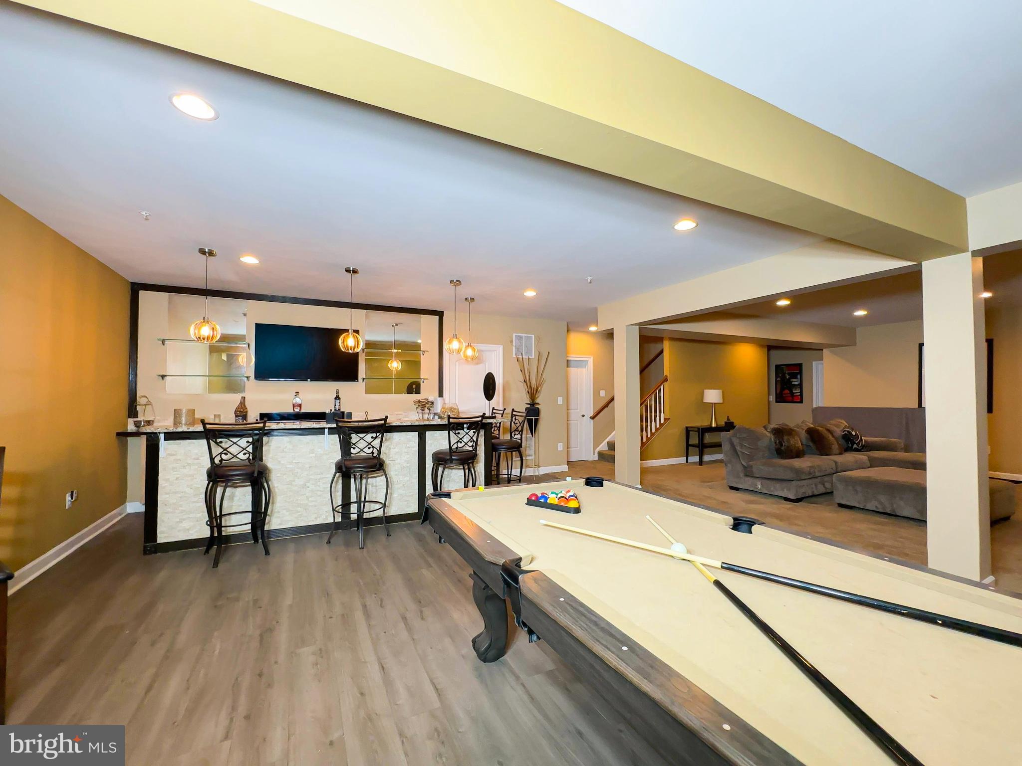 OAK CREEK SINGLES - Residential