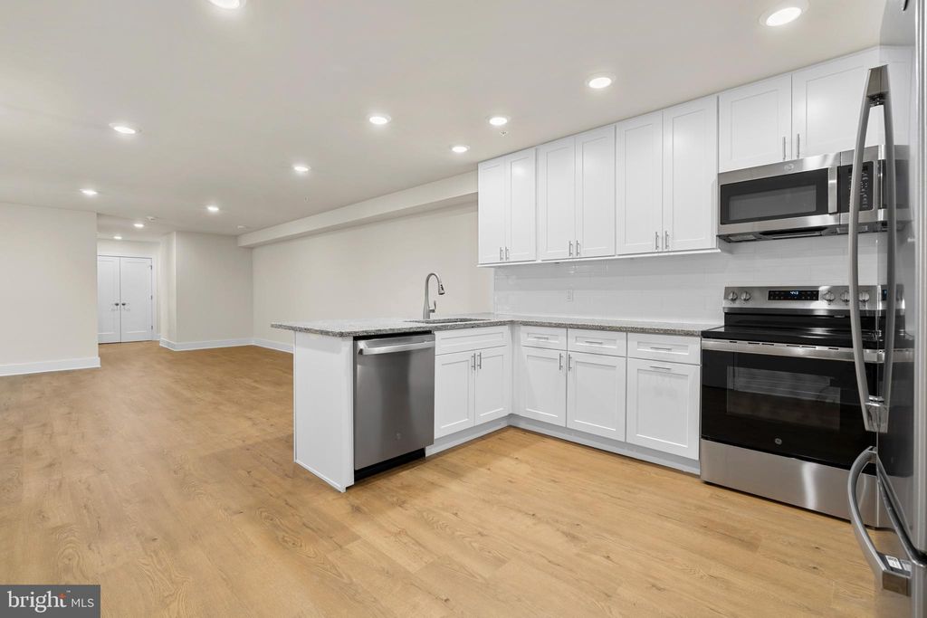 Photo for 30 W Broad Street #SUITE 7, SOUDERTON, PA 18964 (MLS # PAMC2147430)