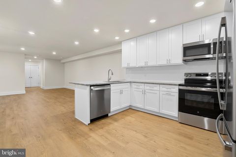 Photo of 30 W Broad Street #F, SOUDERTON, PA 18964 (MLS # PAMC2147430)