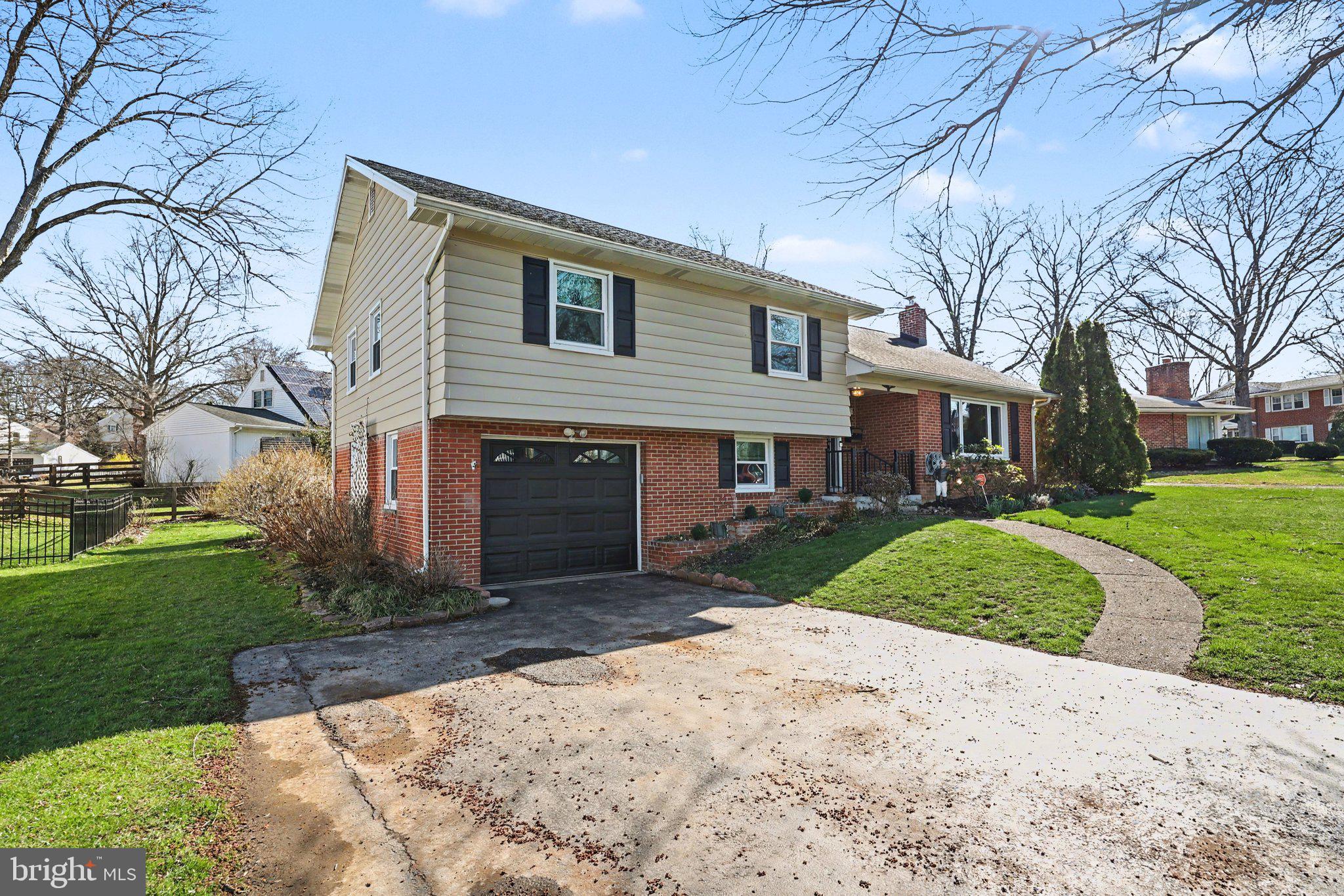 COUNTRY CLUB PARK - Residential