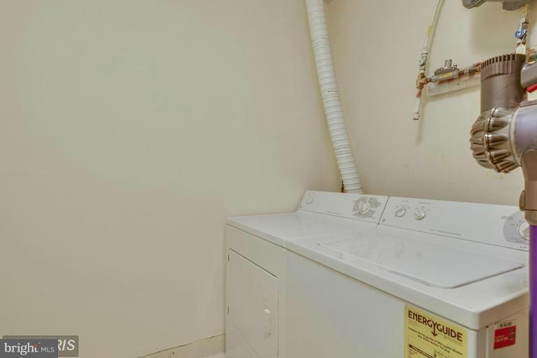 POTOMAC LAKES - Residential Lease