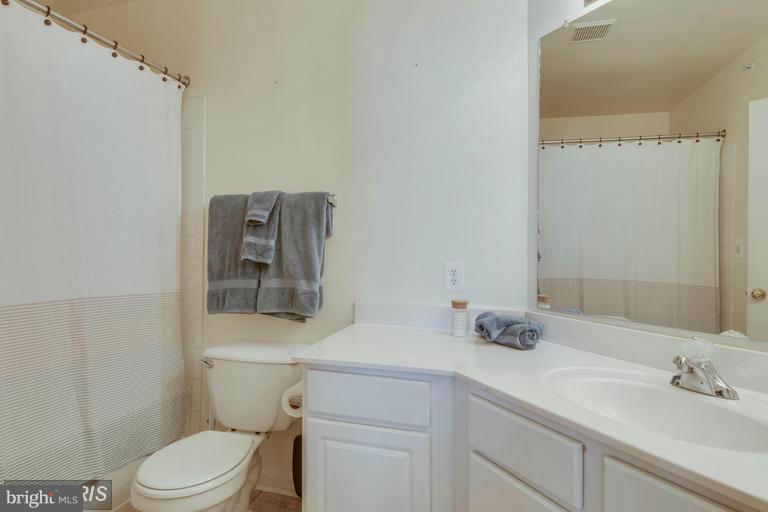 POTOMAC LAKES - Residential Lease