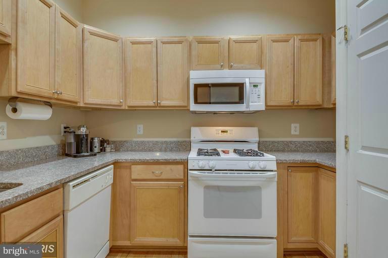 POTOMAC LAKES - Residential Lease