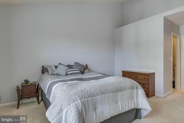 POTOMAC LAKES - Residential Lease