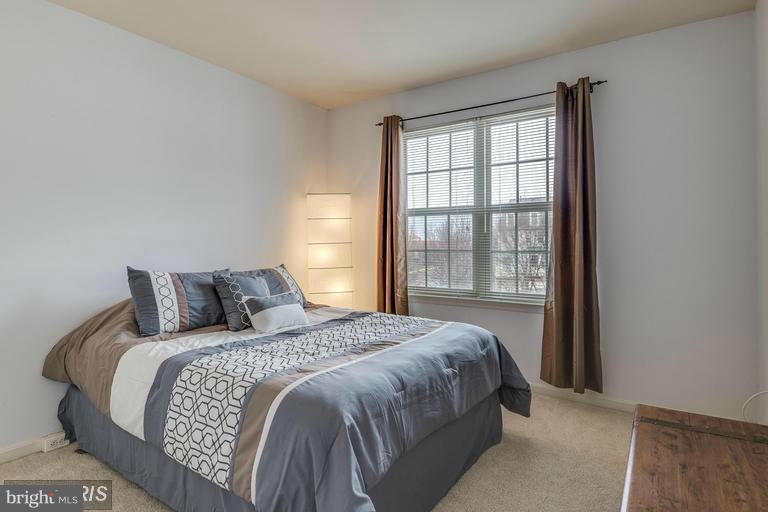 POTOMAC LAKES - Residential Lease