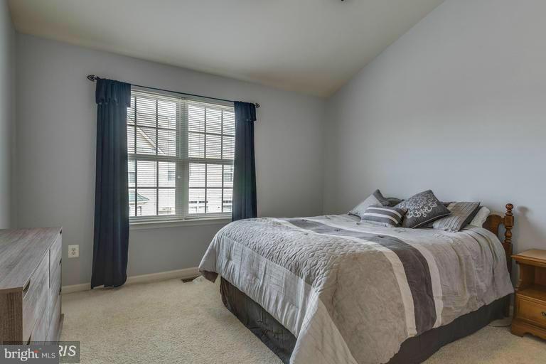 POTOMAC LAKES - Residential Lease