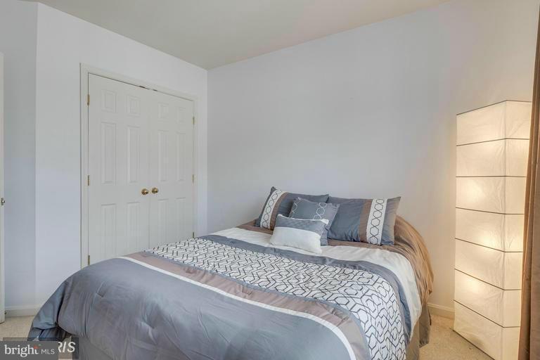 POTOMAC LAKES - Residential Lease