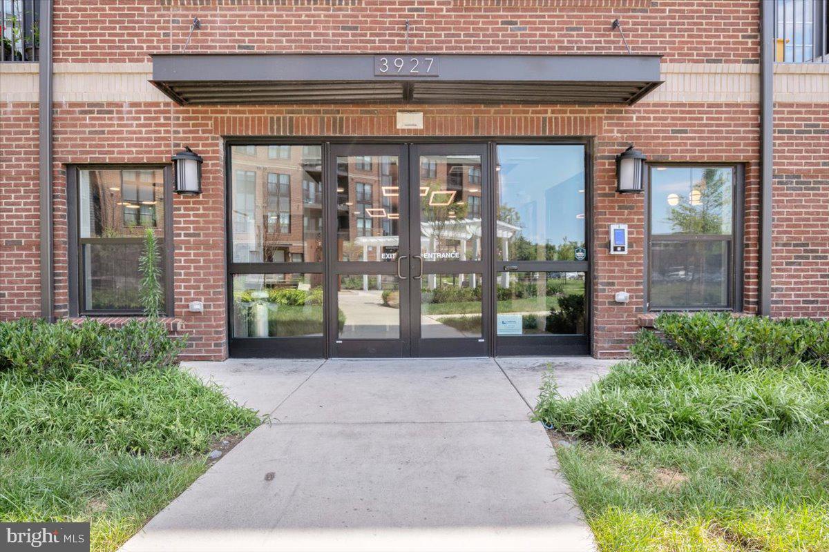 3927 FAIR RIDGE DRIVE 307