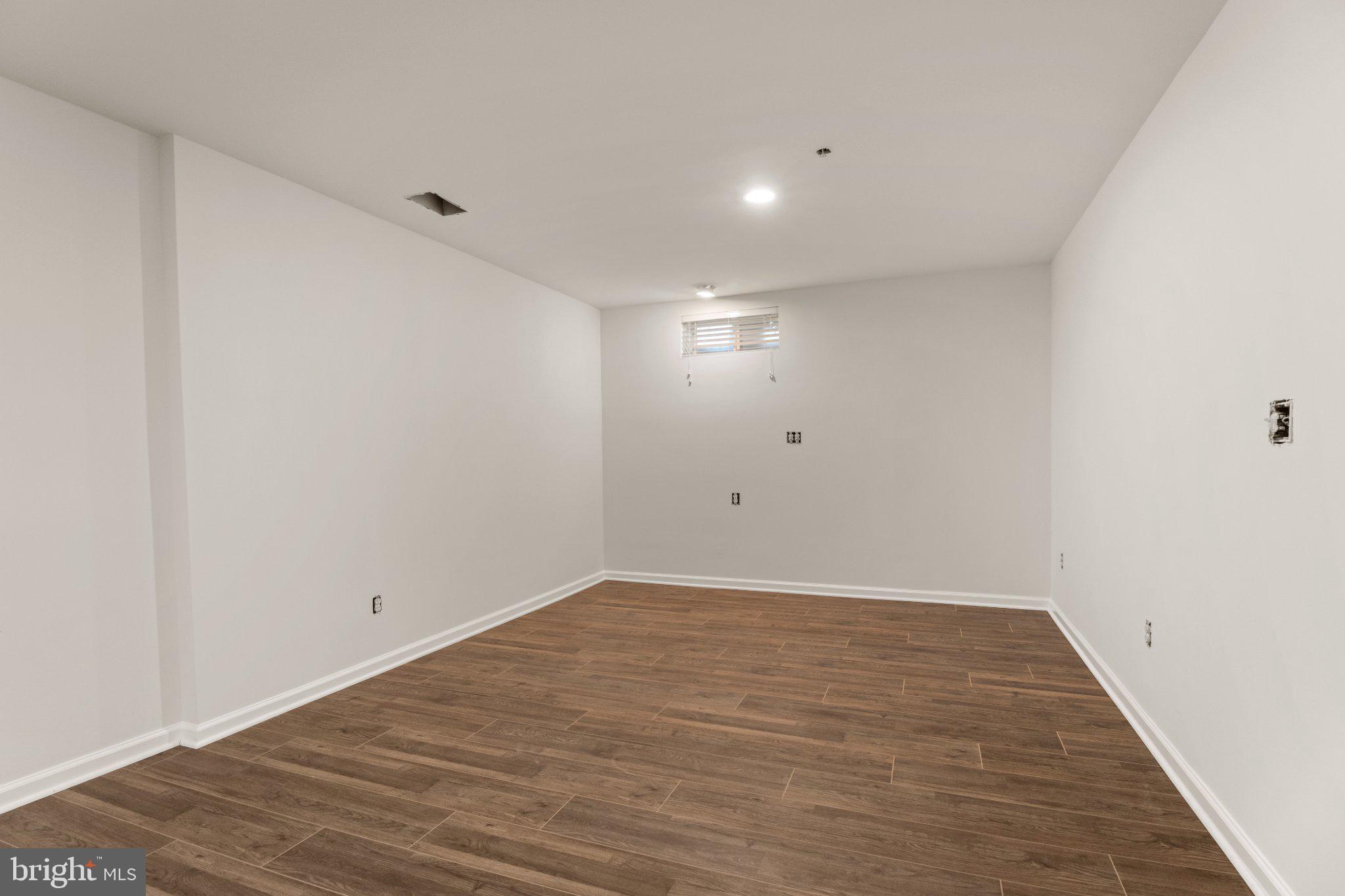 ST. CHARLES, GLENEAGLES SOUTH - Residential