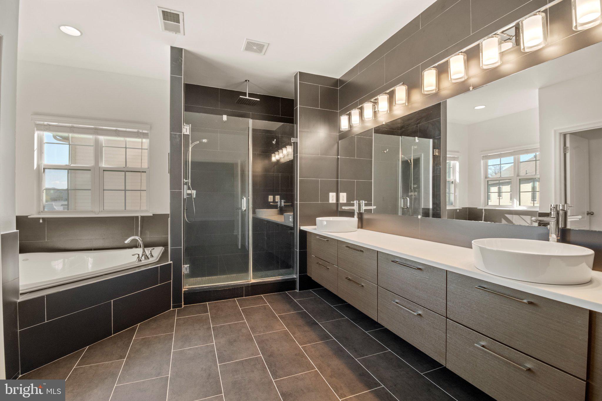 ST. CHARLES, GLENEAGLES SOUTH - Residential