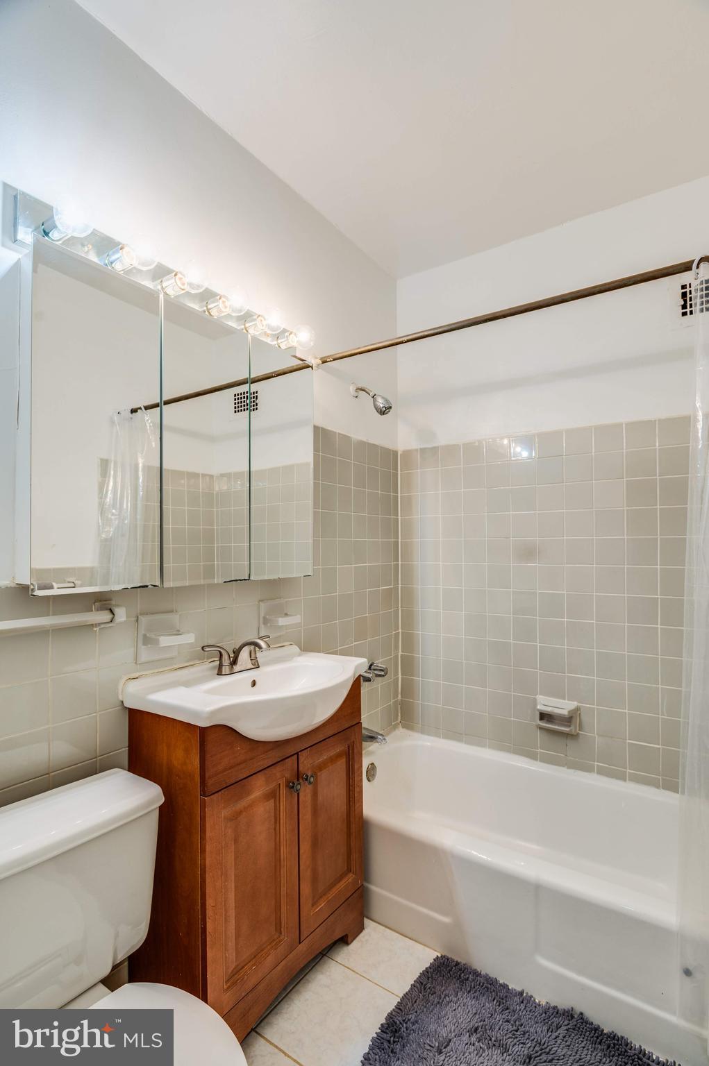 RIVER PLACE EAST - Residential Lease