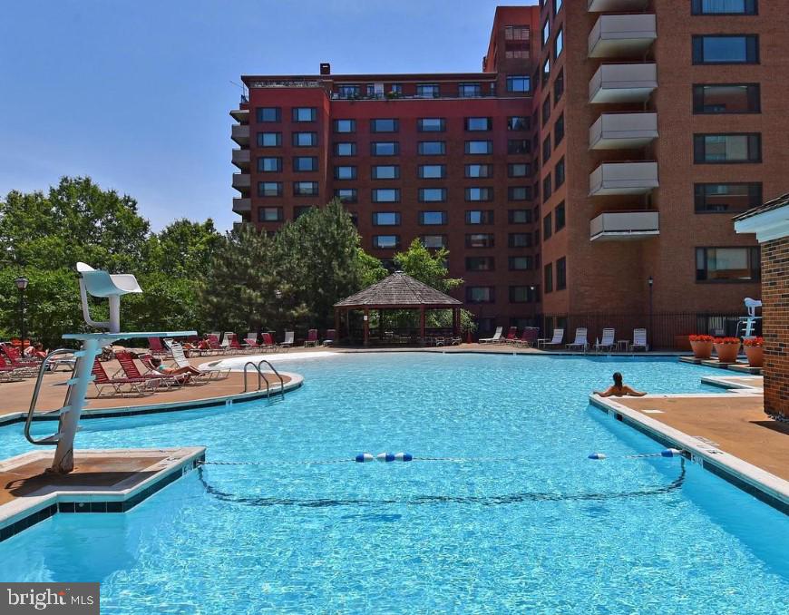 RIVER PLACE EAST - Residential Lease