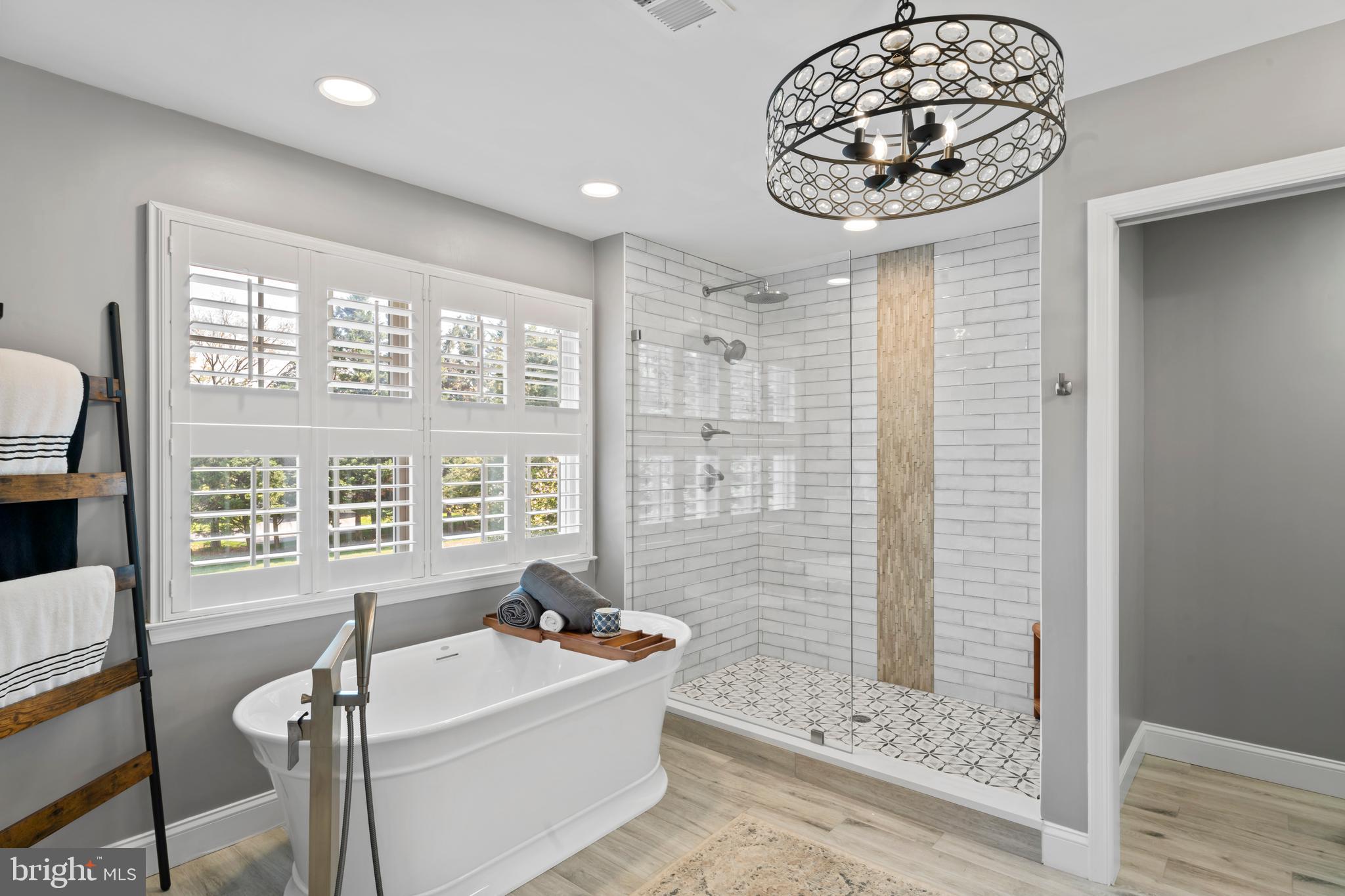 MONROE MANOR - Residential