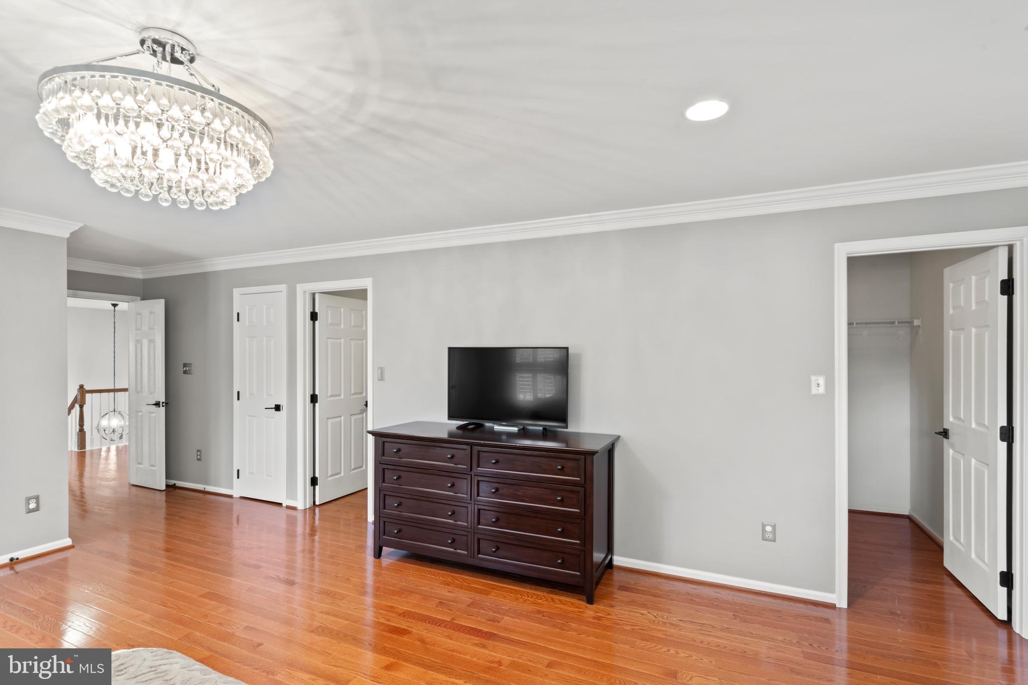 MONROE MANOR - Residential