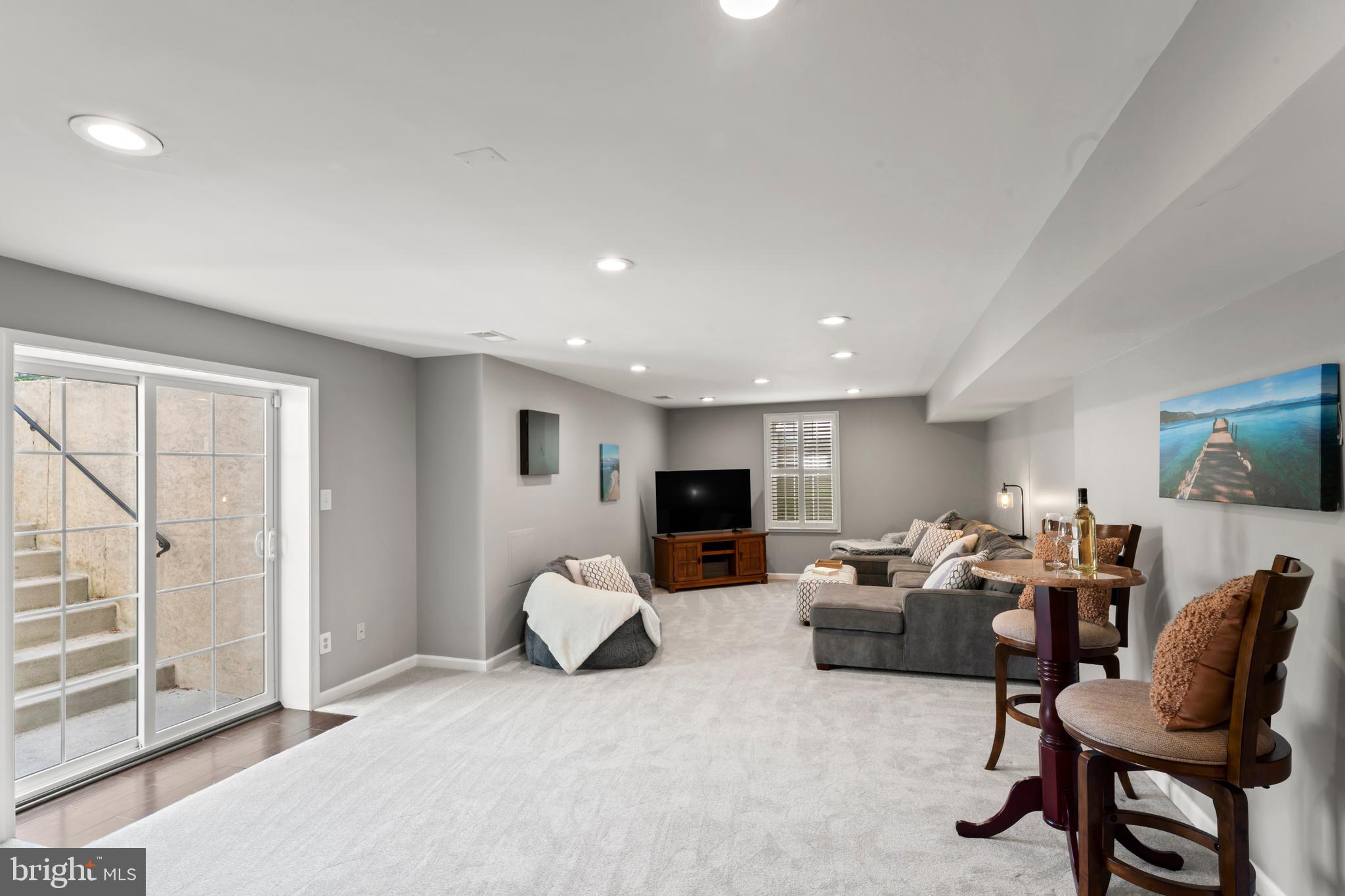 MONROE MANOR - Residential