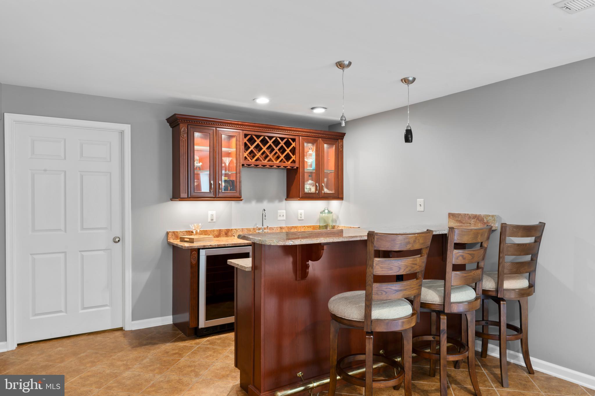 MONROE MANOR - Residential