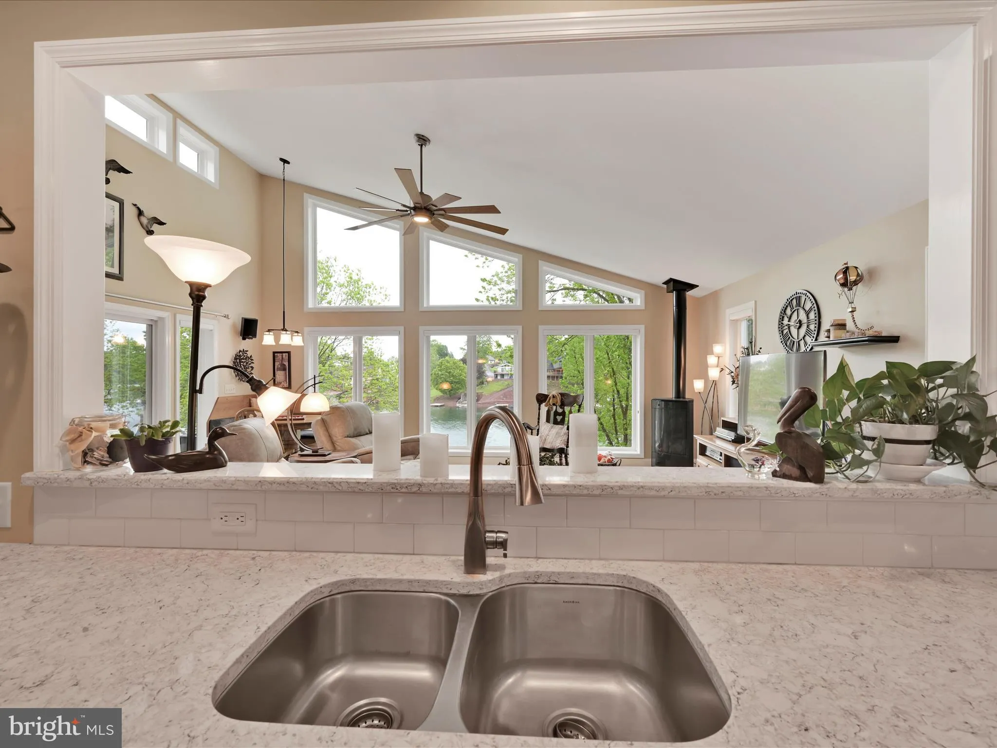 Auburn, Pennsylvania 17922, United States, 3 Bedrooms Bedrooms, ,3 BathroomsBathrooms,Residential,Pending,131015